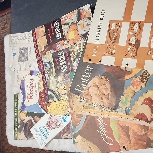 VINTAGE ASSORTMENT BUNDLE OF OLD COOKBOOKS YOU GET THEM ALL. SEE PHOTOS 👀. - Picture 1 of 5